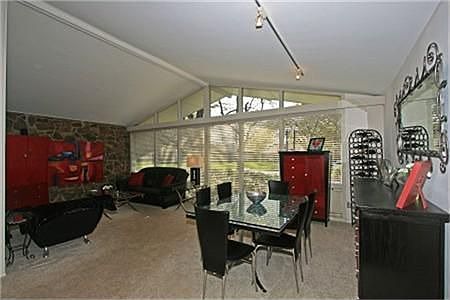 4th image of 10042 Venetian Way