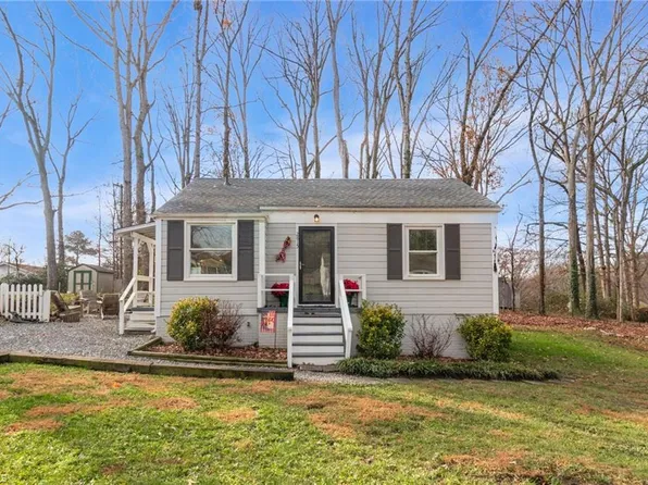 2815 Robin Hood Dr, Greensboro, NC 27408