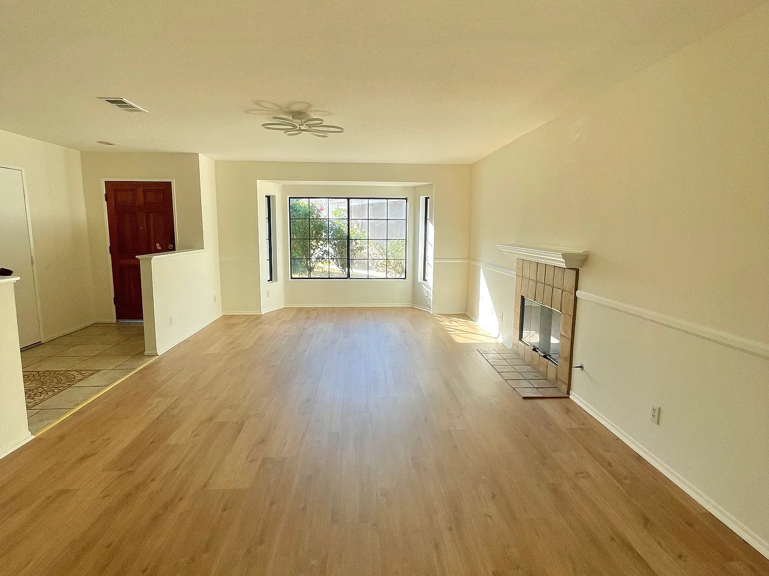 4 bed, 2.5 bath, 1965 sqft, $4,600 — Photo 2