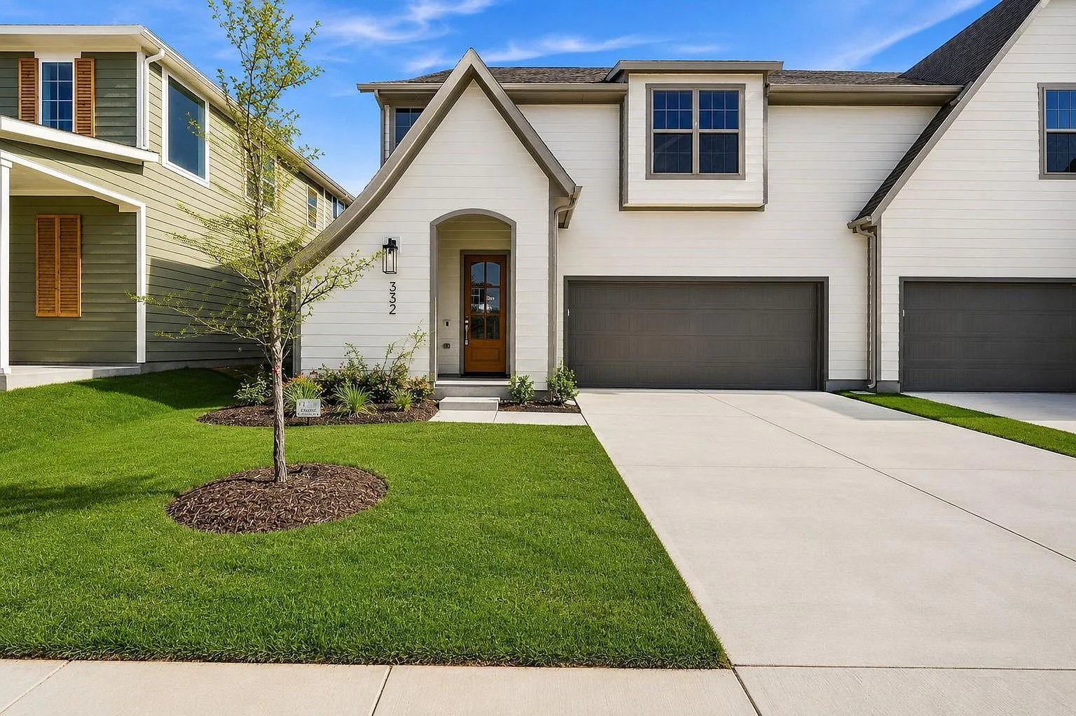 3 bed, 2.5 bath, 2294 sqft, $2,725 — Photo 1