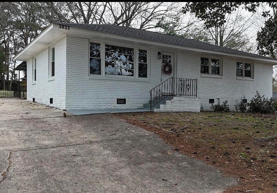 1st image of 3933 Village Dr