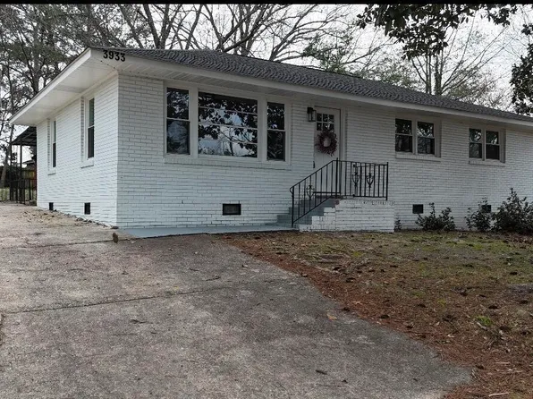 3933 Village Dr, Fayetteville, NC 28304