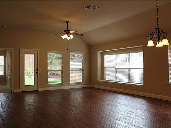 4th image of 3035 Whispering Pine Blvd