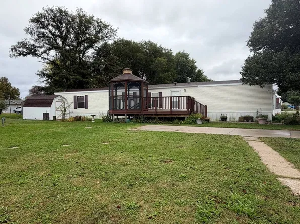 40 Sara Dr, Hastings, NE 68901