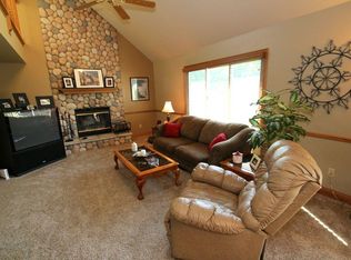 W157N6439 Columbine Ct, Menomonee Falls, WI 53051