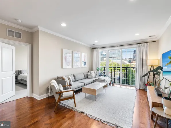 700 Commodore Ct Unit 2718, Philadelphia, PA 19146