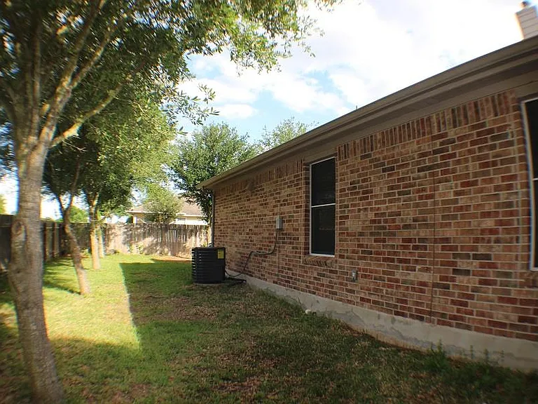 12321 Kilmartin Ln — Photo 16