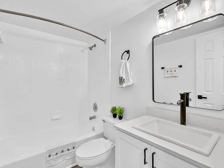 Nottingham Pine Luxury Apartment Homes — Photo 39