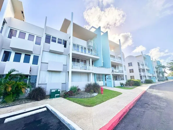 Gold Villas Edificio APT 8205-8, Vega Alta, PR 00692