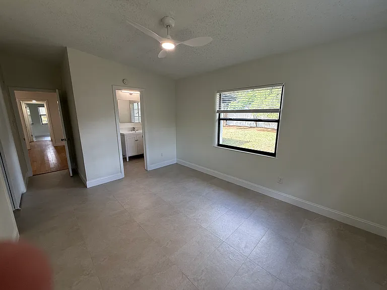 Spacious primary with en suite