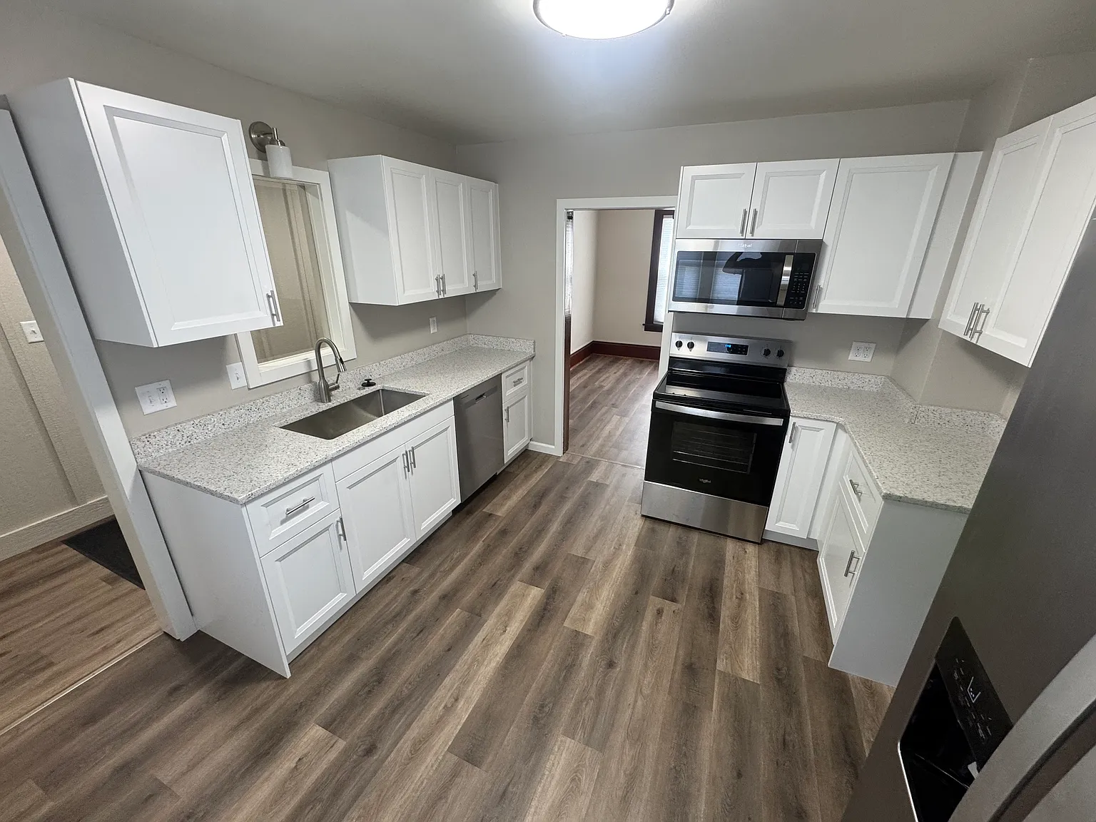 3 bed, 1092 sqft, $1,900 — Photo 1