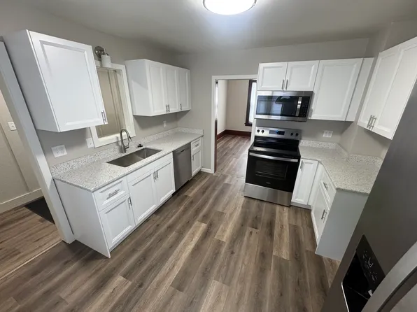 718 8th Ave, Two Harbors, MN 55616