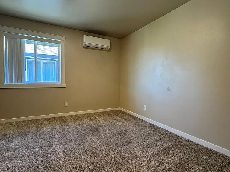 2225 N Airport Rd — Photo 27