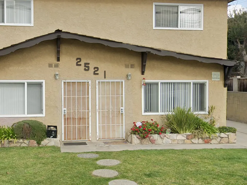 2521 Vanderbilt Ln #4