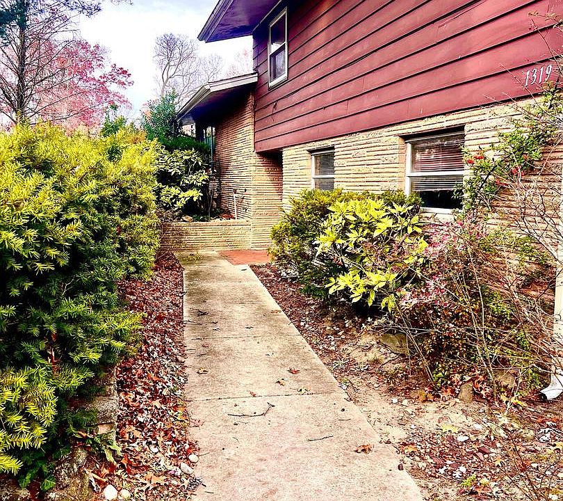1st image of 1319 Paterson Dr