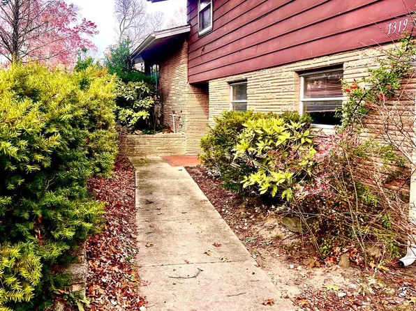 1319 Paterson Dr, Vineland, NJ 08361