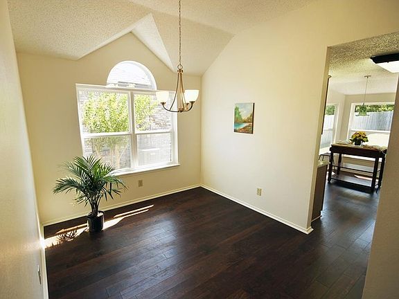 4th image of 2213 Orchard Trl