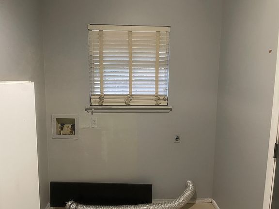 3rd image of 2206 Pinewood Dr