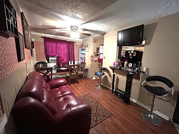 5th image of 6759 La Grange Dr