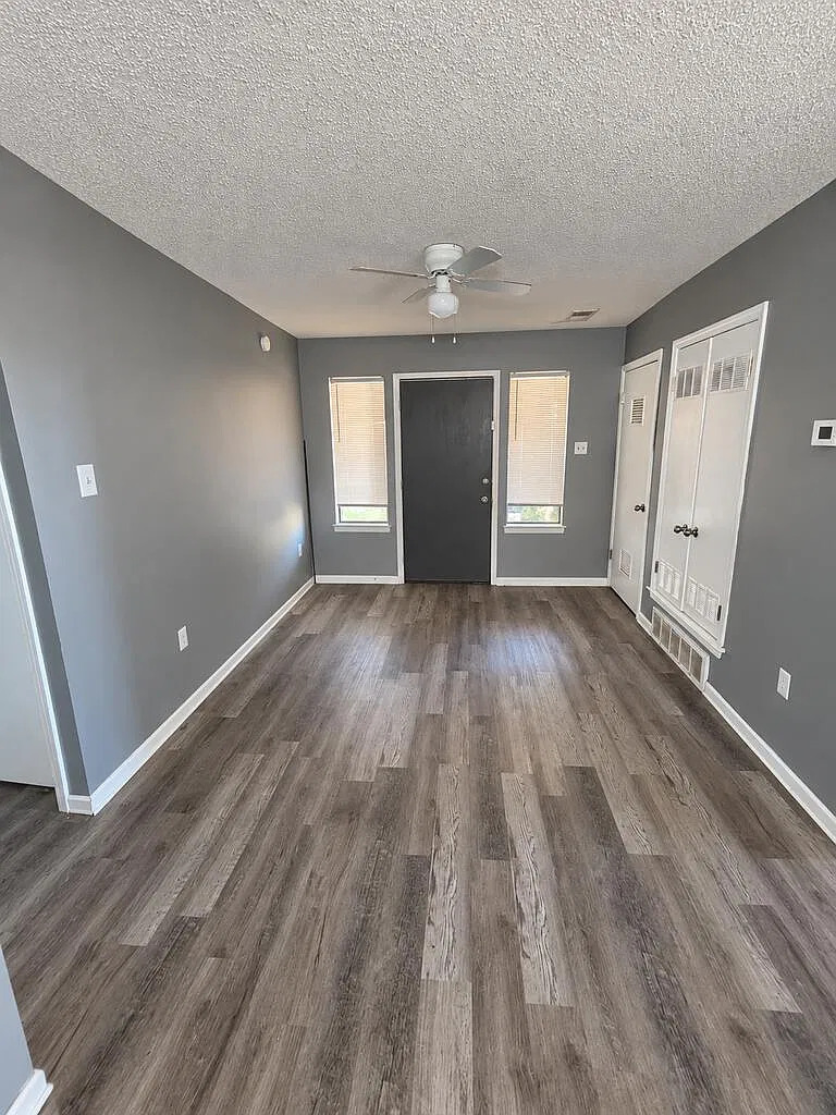 3 bed, 2.0 bath, 1224 sqft, $1,200 — Photo 2