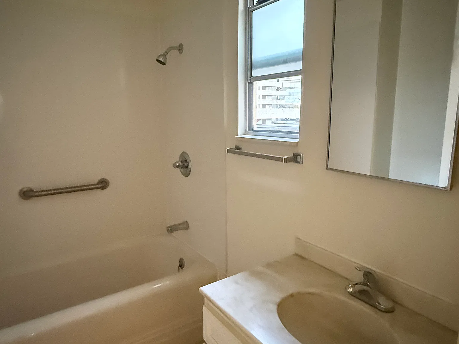 1 bed, 650 sqft, $3,000 — Photo 4