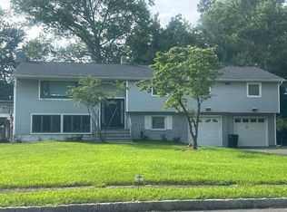 107 Falcon Rd, Livingston, NJ 07039