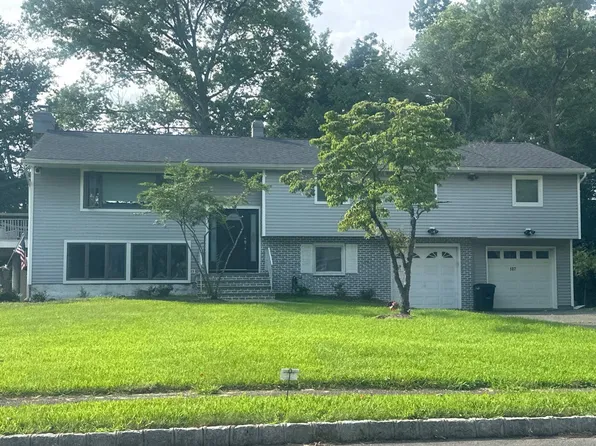 107 Falcon Rd, Livingston, NJ 07039