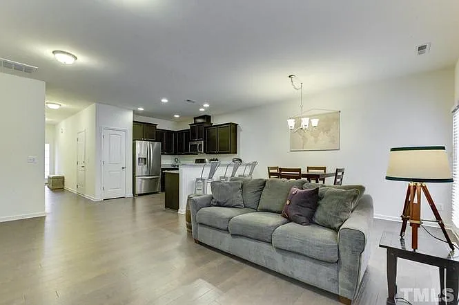 509 Commons Dr — Photo 3