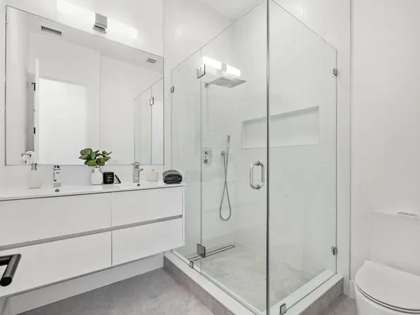 2602 Palisade Avenue image 3 of 13