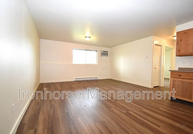 807 W Villard St #13 — Photo 2