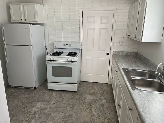 5th image of 23930 Banbury Cir APT 8