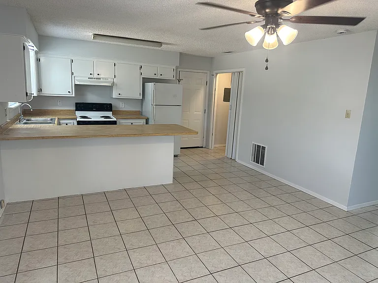 401 Adams Ln — Photo 14