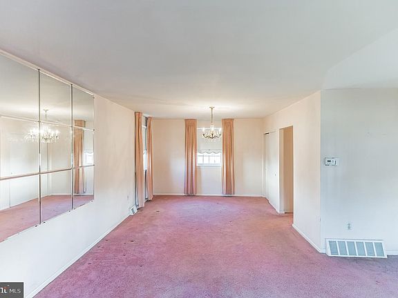 5th image of 873 Pine Hill Ave