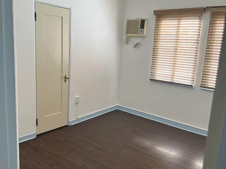 6138 1/2 Saturn St — Photo 24