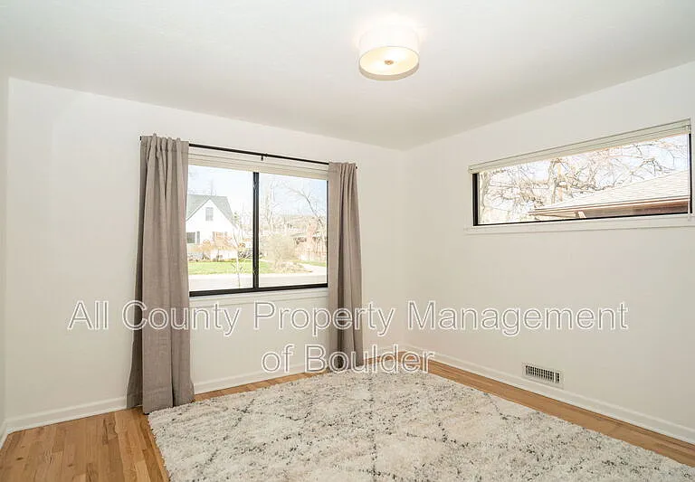 1330 Cedar Ave — Photo 8