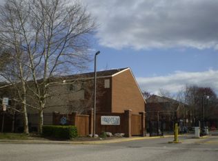 8 Pacific Dr, Hampton, VA 23666