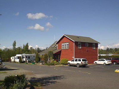 2nd image of 3939 Bennett Dr