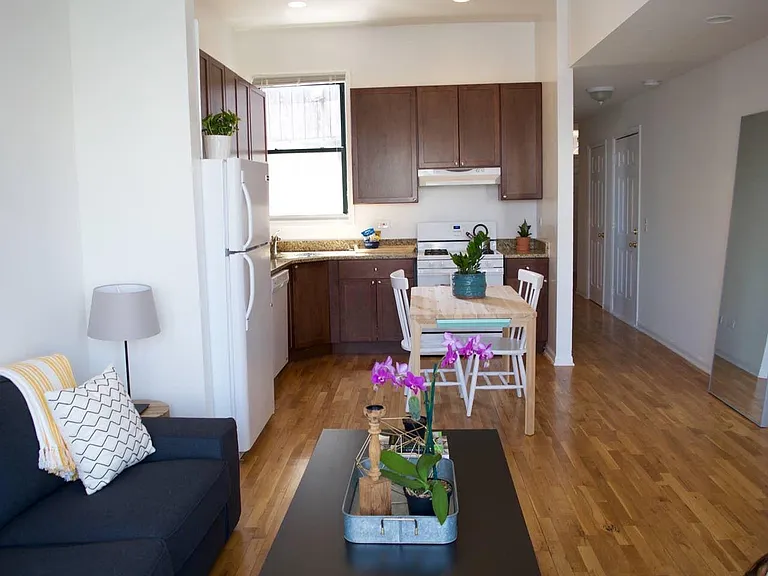 944 N Orleans St #203 — Photo 6