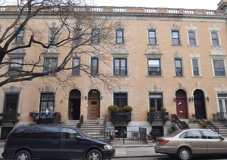 1st image of 231 W 138th St