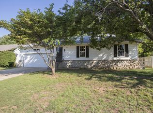 1733 W McGee St, Springfield, MO 65807