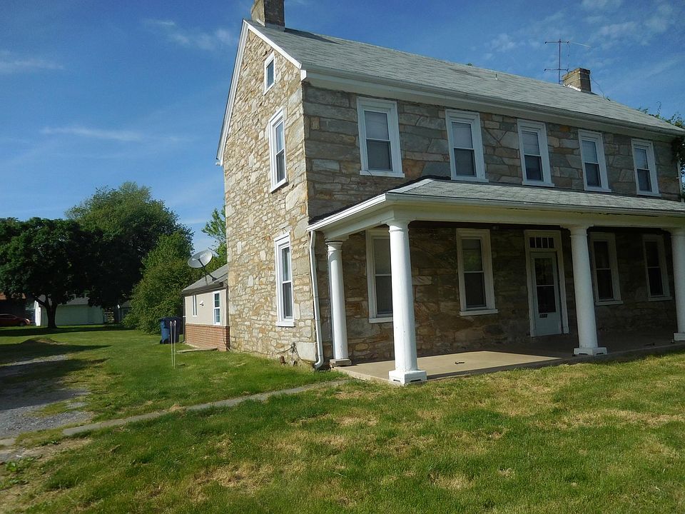 Front Porch/Entrance