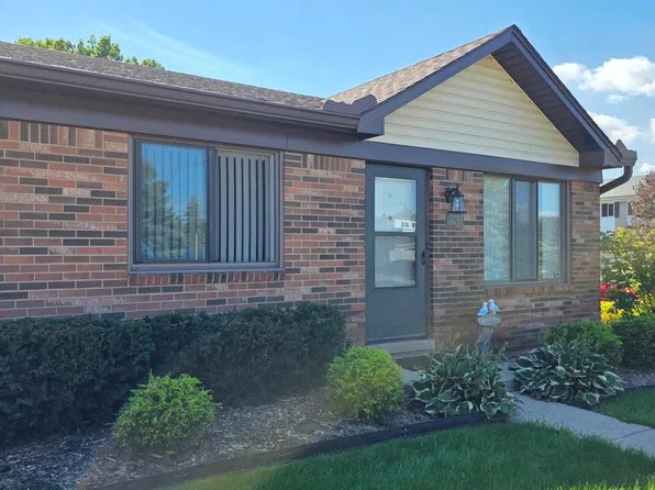 30766 Quinkert St, Roseville, MI 48066