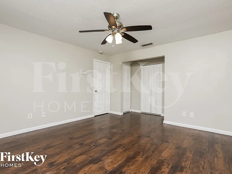 1130 E Normandy Blvd — Photo 12