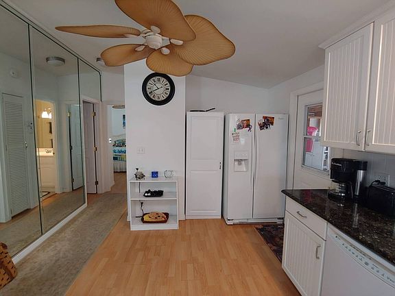 4th image of 5525 San Luis Dr