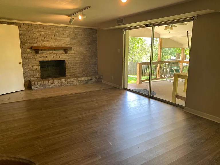 7528 Deane Hill Dr — Photo 11