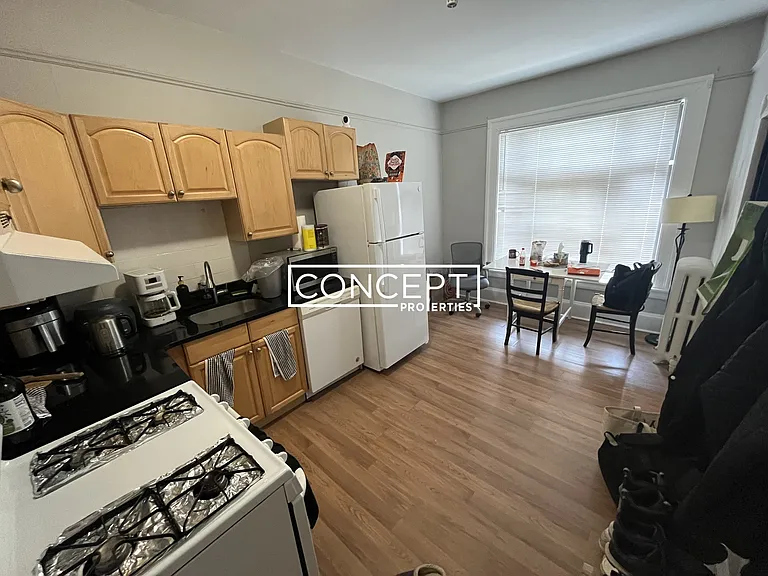 45-47 Baystate Rd — Photo 6