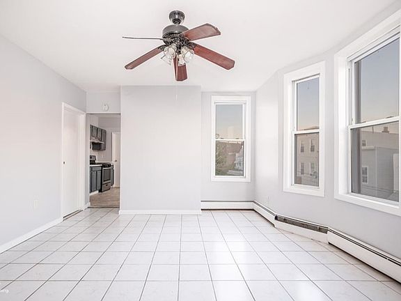 2nd image of 590 Bramhall Ave APT 2