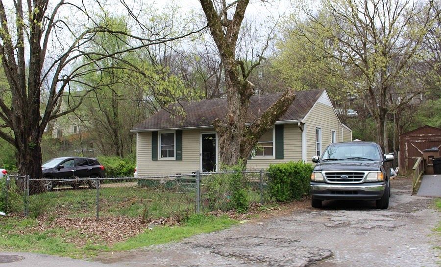2nd image of 516 Village Ct