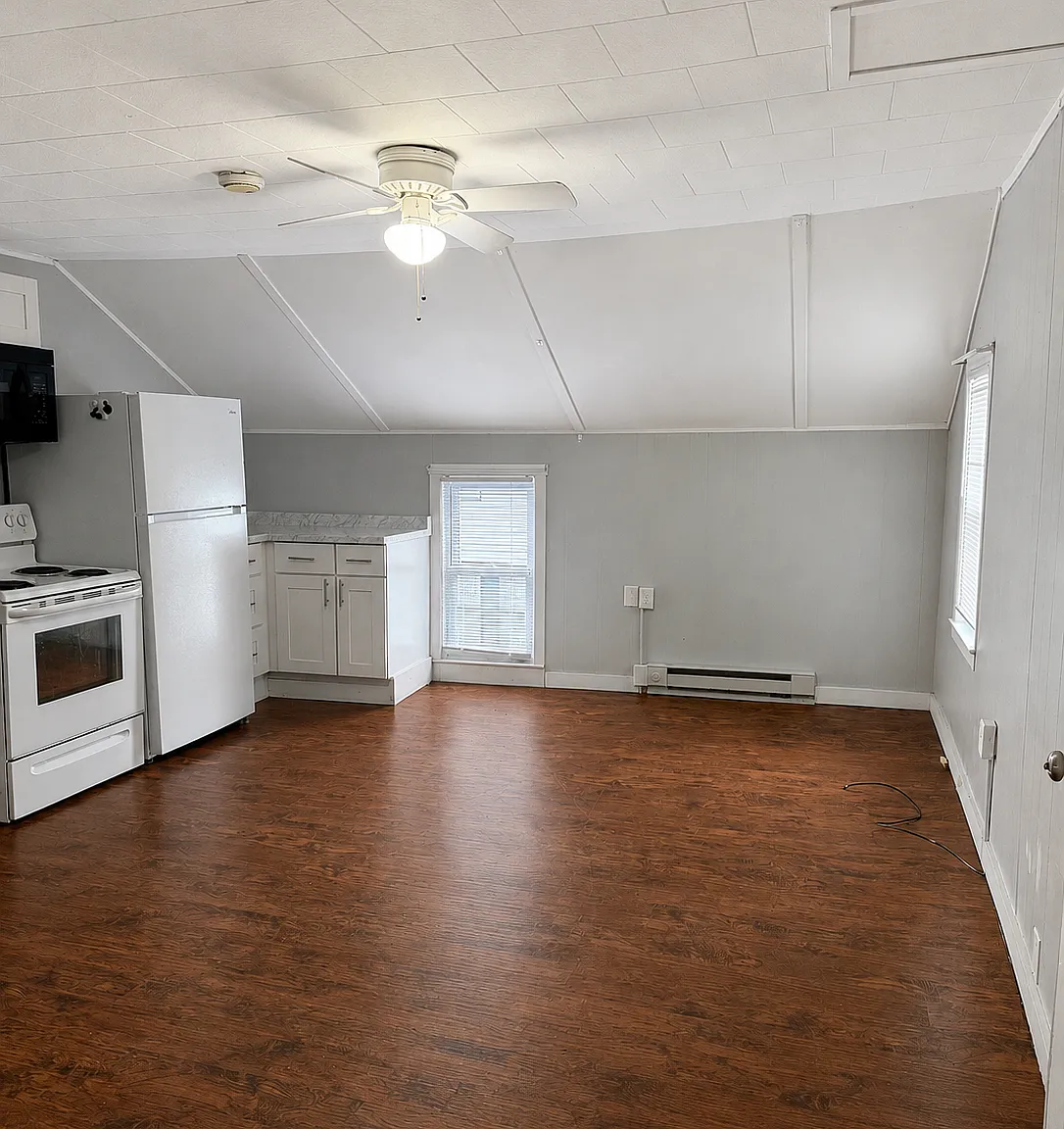 Studio, 500 sqft, $895 — Photo 2