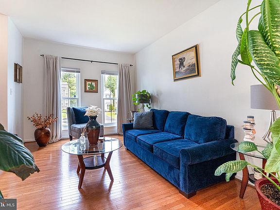 5th image of 8 Woodmont Ct